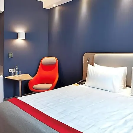 מלון Express - By Ihg 3*