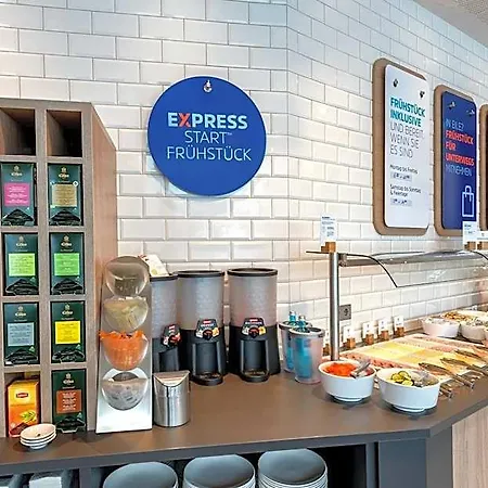 מלון Express - By Ihg 3*